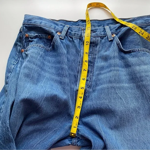 Levis Premium 501 '81 Jeans Woman 32x31 Medium Wash Button Fly Streetwear Retro - Picture 12 of 15